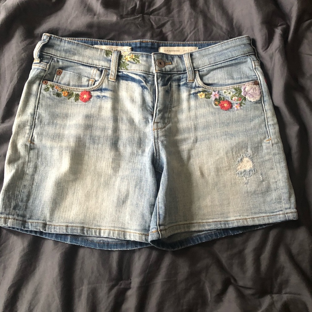 Anthropologie floral embroidered lightwash denim shorts
